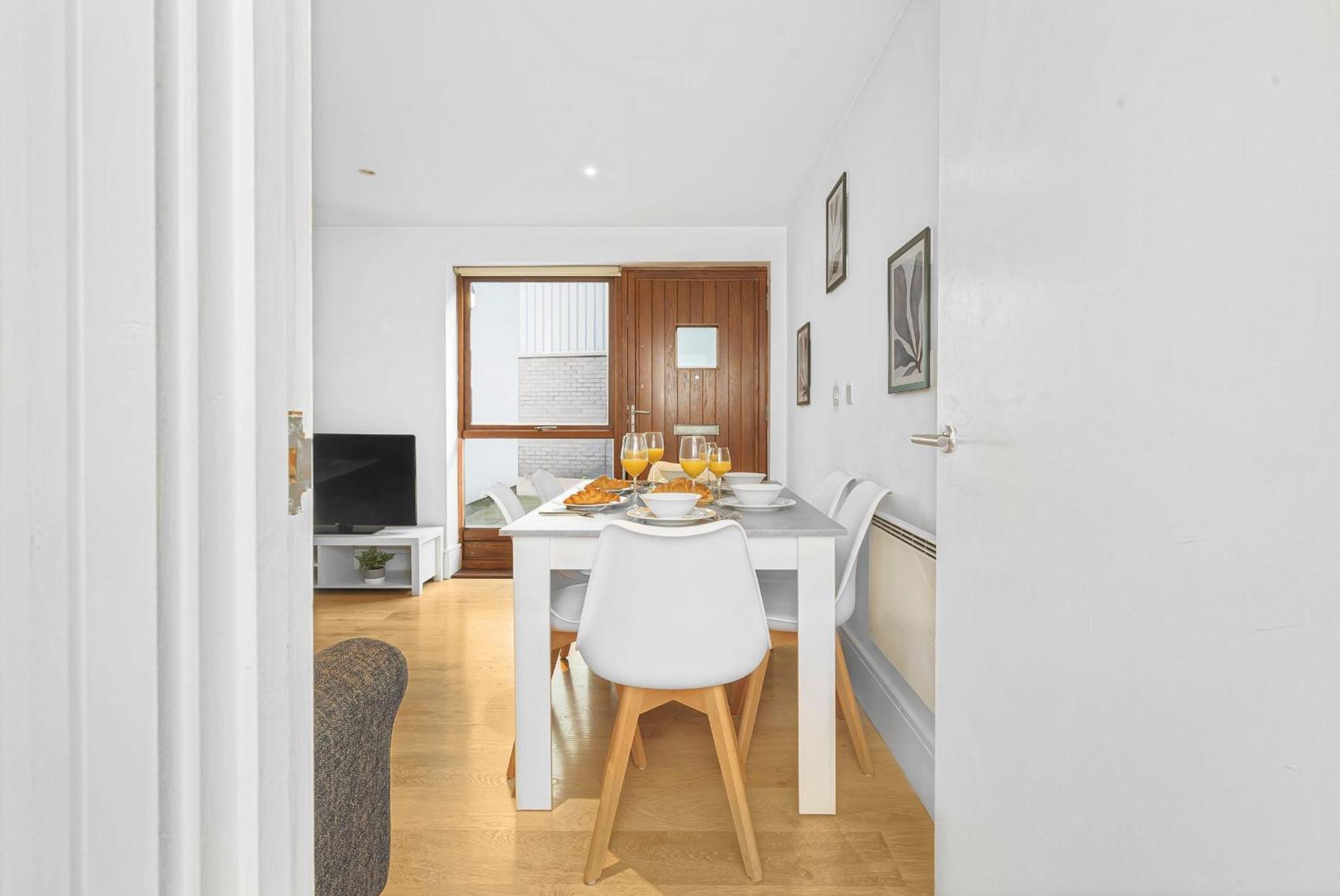 King'S Cross - 2Br With Terrace - Cityapartmentstay Лондон Екстер'єр фото