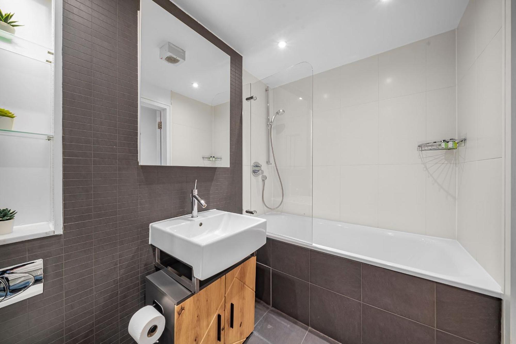 King'S Cross - 2Br With Terrace - Cityapartmentstay Лондон Екстер'єр фото